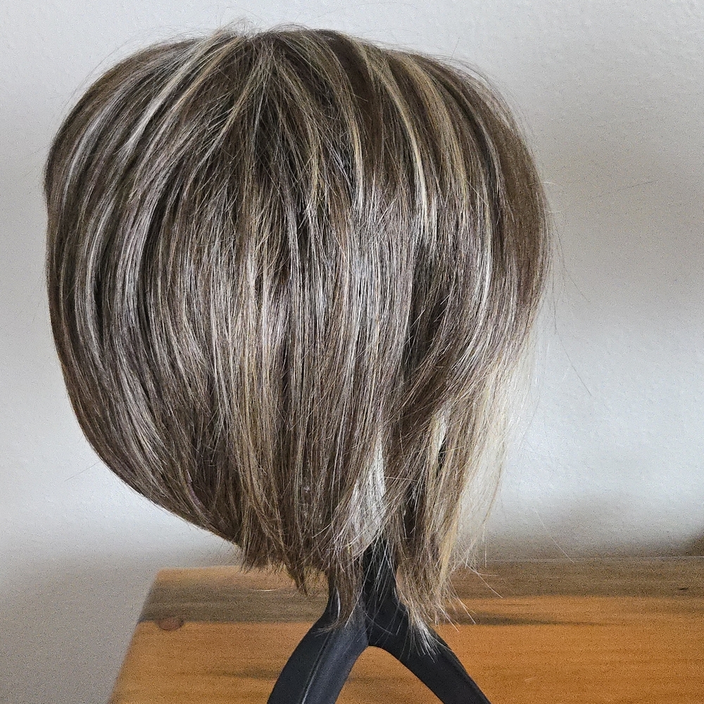 Short Bob Wig in Hazelnut with Snowflake Lace - Picture 2 of 8